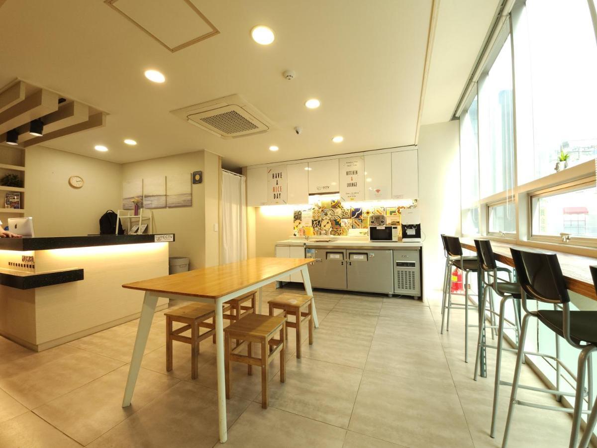 Oyo Hostel Myeongdong 1 Seúl Exterior foto