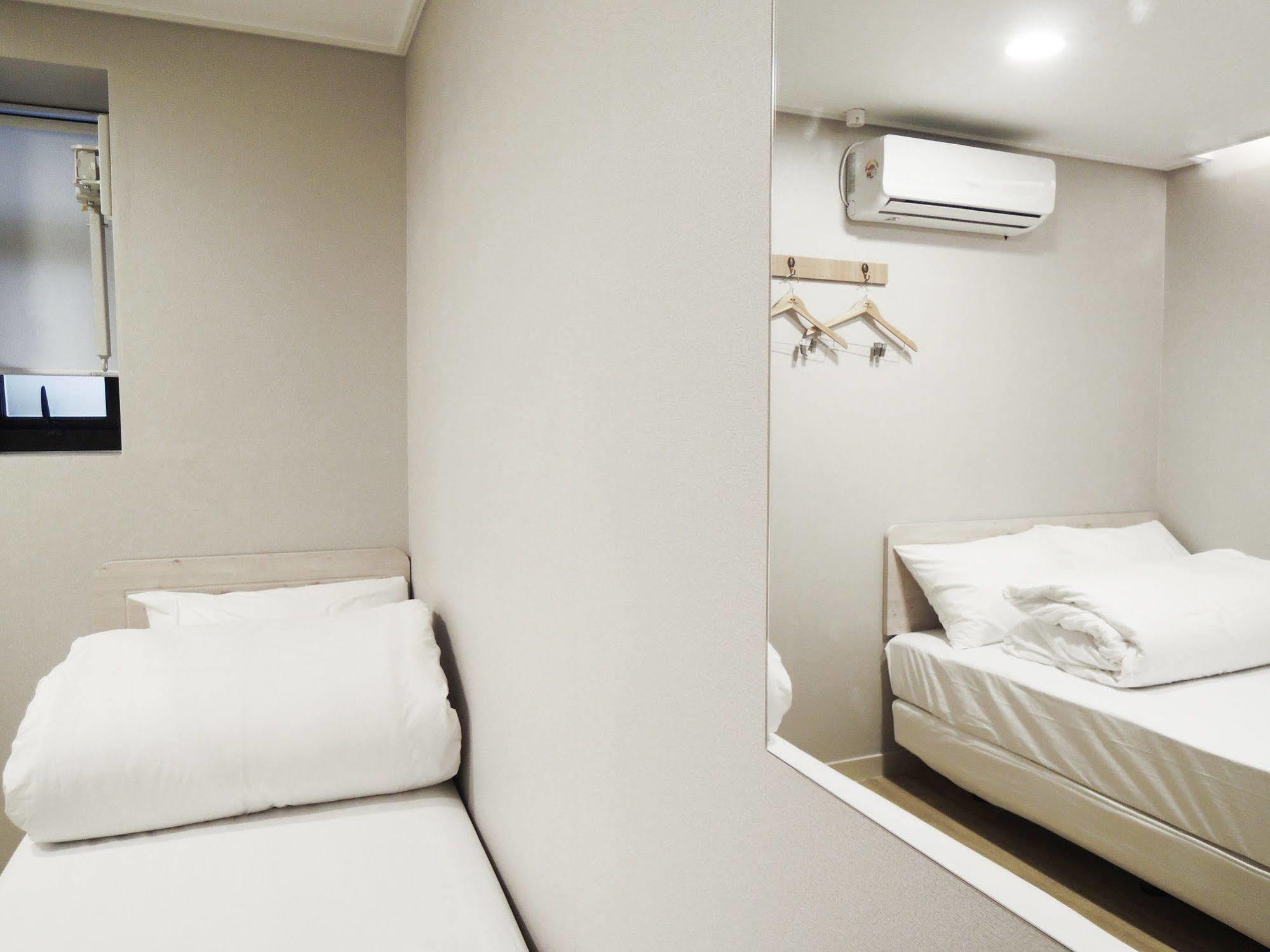 Oyo Hostel Myeongdong 1 Seúl Exterior foto