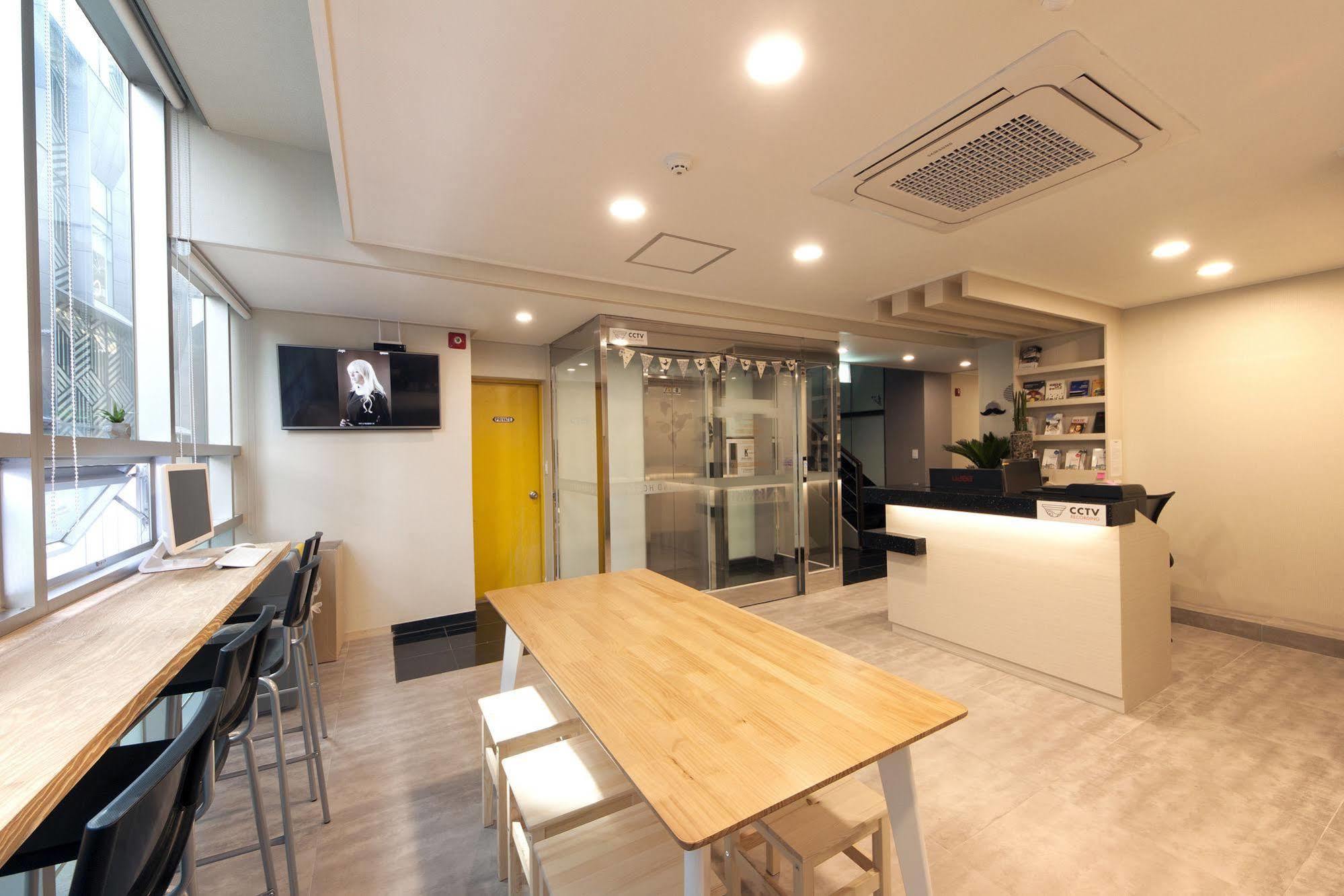 Oyo Hostel Myeongdong 1 Seúl Exterior foto