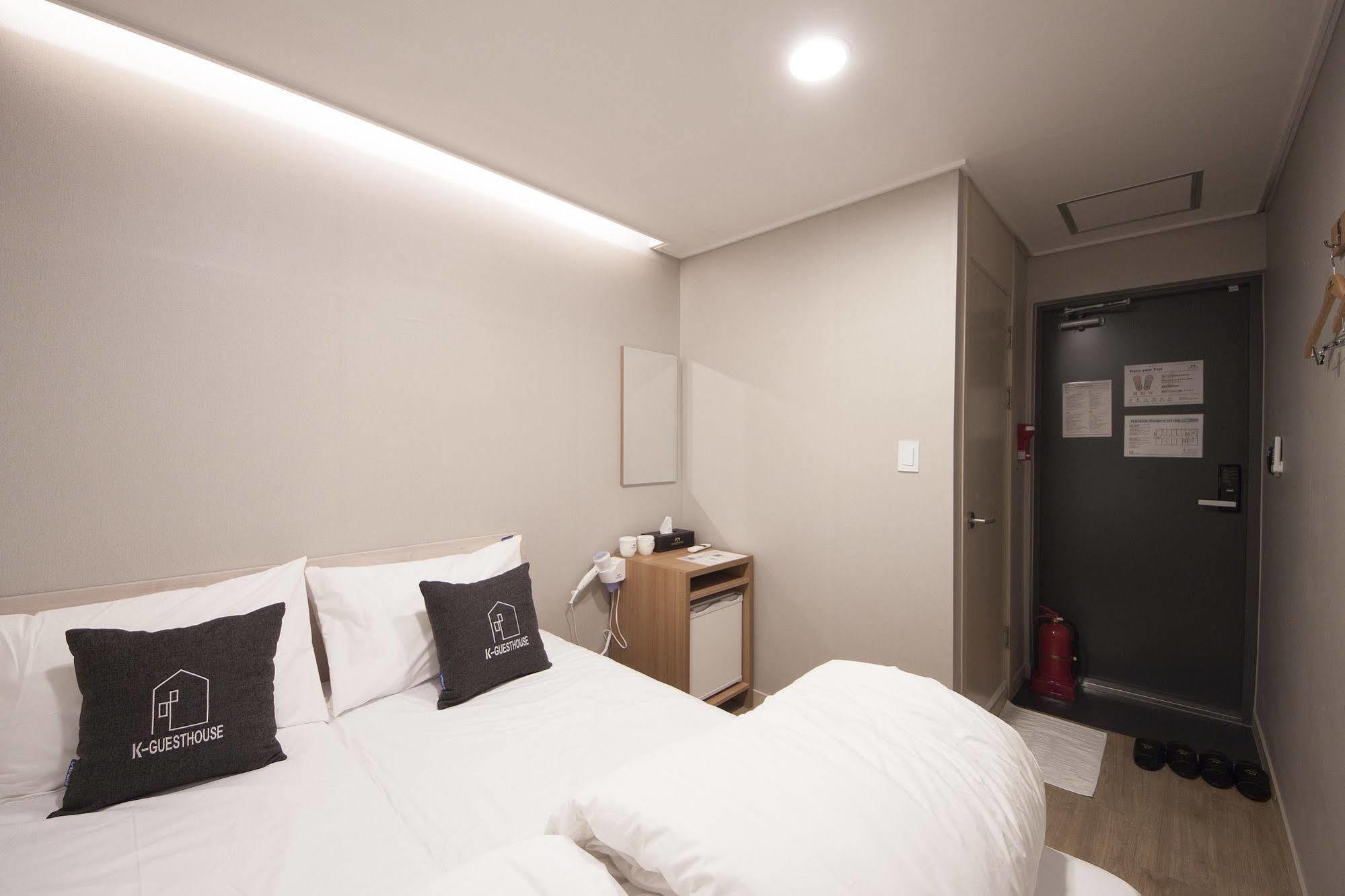 Oyo Hostel Myeongdong 1 Seúl Exterior foto